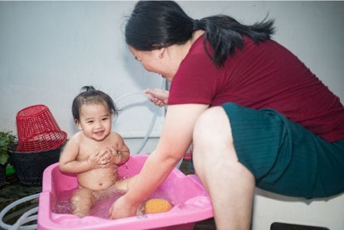 The lovely little toddler is yours? How do you keep 'em busy? Here are ways to help you have fun with your kid