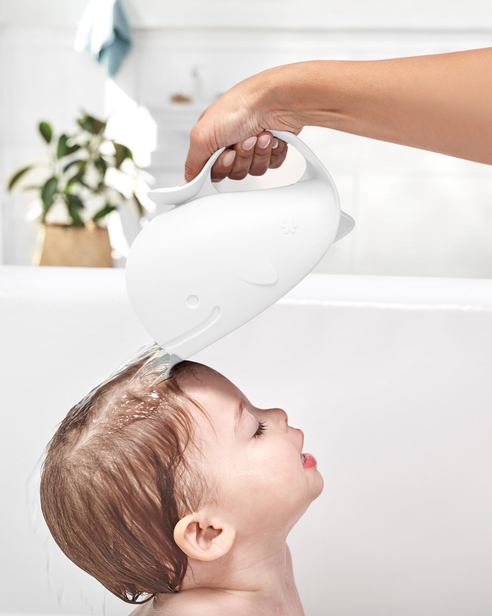 Skip Hop MOBY Waterfall Bath Rinser - White