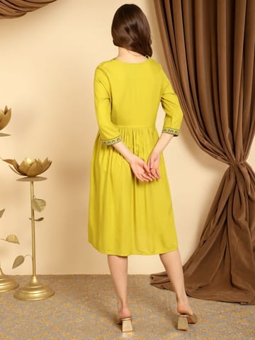 ZELENA 3/4th Sleeve Rayon Green Maternity Dress with Pocket