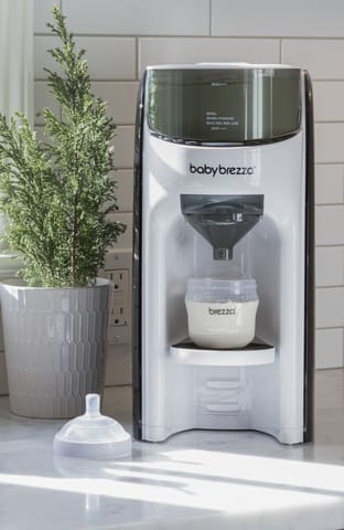 Baby Brezza Formula Pro Advanced Formula Dispenser Machine - Automatically Mix a Warm Formula Bottle Instantly - Easily Make Bottle with Automatic Powder Blending,1 Count