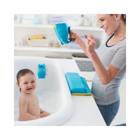 Skip Hop Moby Bath Rinse Cup: Tear-Free Waterfall Rinser, Blue(Pack of 1)