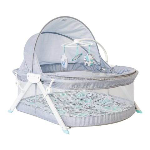 Infantino Sweet Dreams Fold & Go Bedside Bassinet, Lightweight Portable Baby Sleeping Bed, Quick Fold and Easy to Carry, Adjustable Canopy, Indoor and Outdoor Crib for Bebies