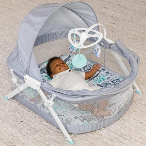 Infantino Sweet Dreams Fold & Go Bedside Bassinet, Lightweight Portable Baby Sleeping Bed, Quick Fold and Easy to Carry, Adjustable Canopy, Indoor and Outdoor Crib for Bebies